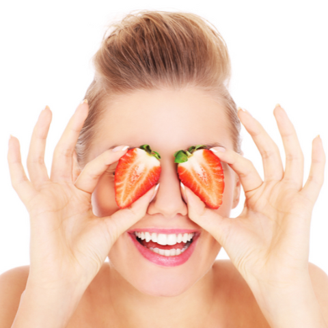 Pelle di fragola sul viso: come eliminarla?